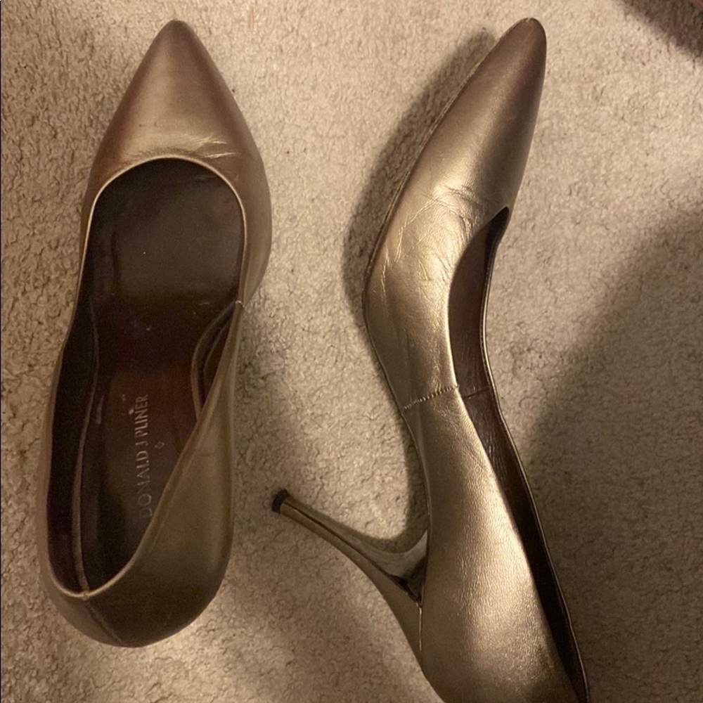 Gold bronze high heel shoes